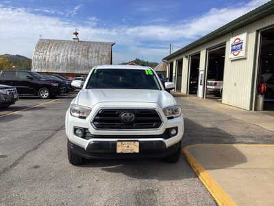2018 Toyota Tacoma, $25990. Photo 10