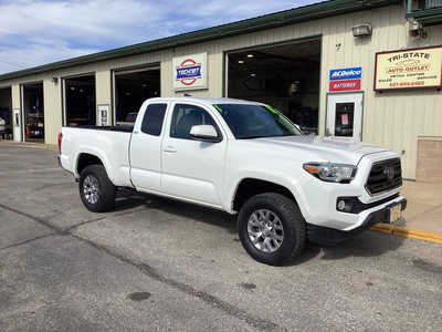 2018 Toyota Tacoma, $25990. Photo 3