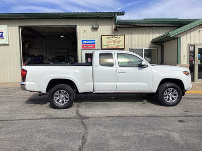 2018 Toyota Tacoma, $25990. Photo 4