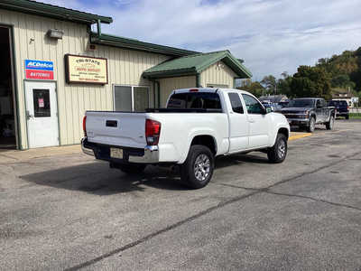 2018 Toyota Tacoma, $25990. Photo 5