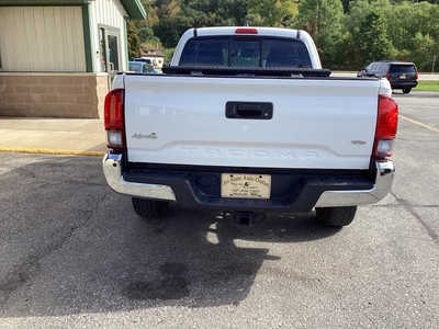 2018 Toyota Tacoma, $25990. Photo 6