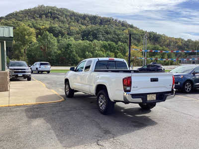 2018 Toyota Tacoma, $25990. Photo 7