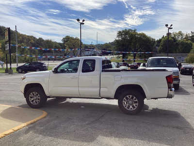 2018 Toyota Tacoma, $25990. Photo 8