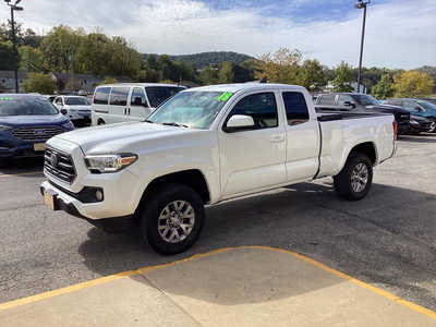 2018 Toyota Tacoma, $25990. Photo 9