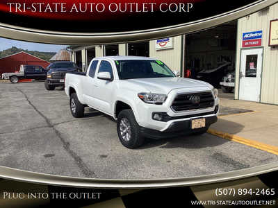 2018 Toyota Tacoma, $25990. Photo 1
