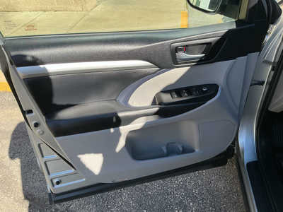 2019 Toyota Highlander, $24990. Photo 11