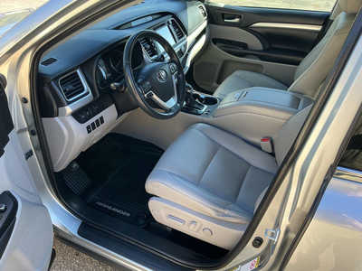 2019 Toyota Highlander, $24990. Photo 12