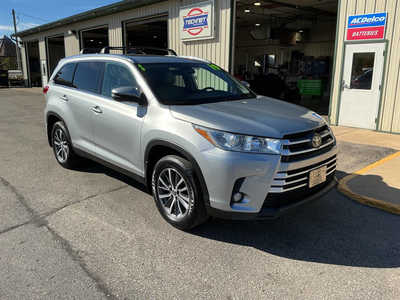 2019 Toyota Highlander, $24990. Photo 2