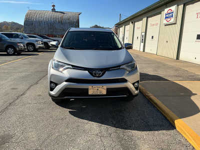 2018 Toyota RAV4, $18990. Photo 3