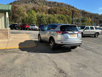 2018 Toyota RAV4, $18990. Photo 9