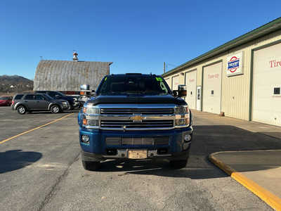 2015 Chevrolet 2500 Crew Cab, $36990. Photo 3