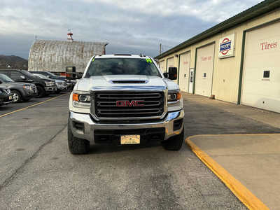 2019 GMC 2500 Crew Cab, $37990. Photo 4