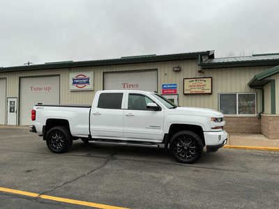 2017 Chevrolet 1500 Crew Cab, $25990. Photo 4