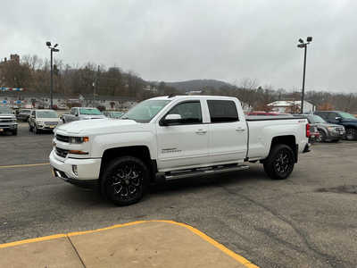 2017 Chevrolet 1500 Crew Cab, $25990. Photo 5