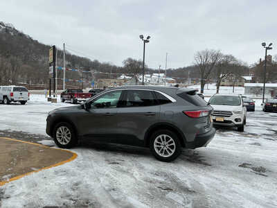 2022 Ford Escape, $18990. Photo 7