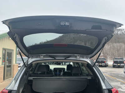 2019 Subaru Outback, $14990. Photo 12