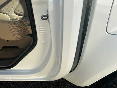 2017 Nissan Frontier, $15990. Photo 11