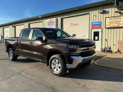 2019 Chevrolet 1500 Crew Cab, $24990. Photo 4