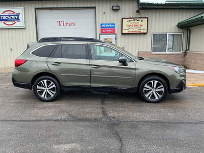 2018 Subaru Outback, $16990. Photo 2