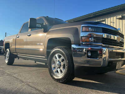 2015 Chevrolet 2500 Crew Cab, $35990. Photo 11