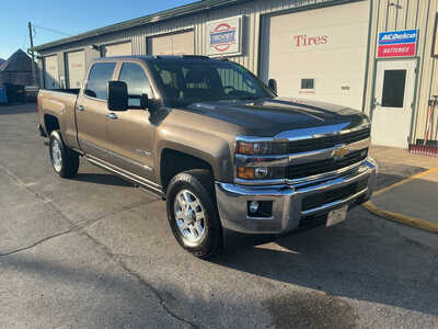 2015 Chevrolet 2500 Crew Cab, $35990. Photo 2
