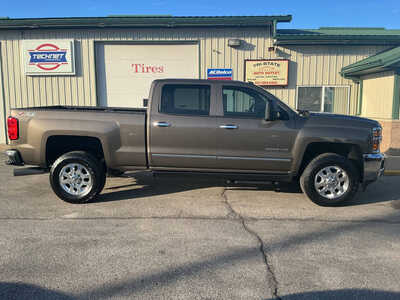 2015 Chevrolet 2500 Crew Cab, $35990. Photo 3