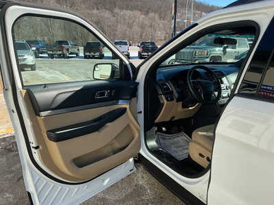 2016 Ford Explorer, $10990. Photo 12