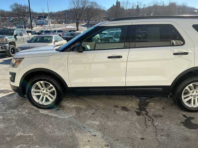 2016 Ford Explorer, $10990. Photo 5