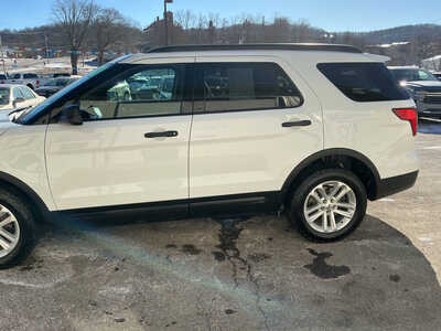2016 Ford Explorer, $10990. Photo 6