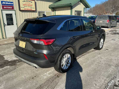 2020 Ford Escape, $13990. Photo 4