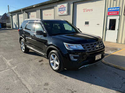 2017 Ford Explorer, $14990. Photo 2