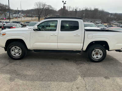 2022 Toyota Tacoma, $28990. Photo 10