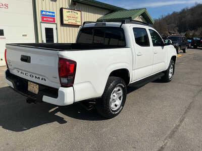 2022 Toyota Tacoma, $28990. Photo 3