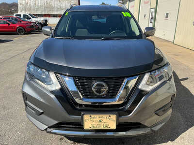 2018 Nissan Rogue, $12990. Photo 4