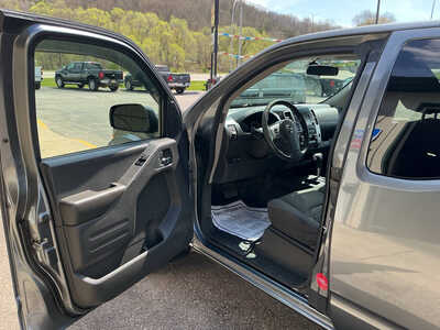 2017 Nissan Frontier, $14990. Photo 9