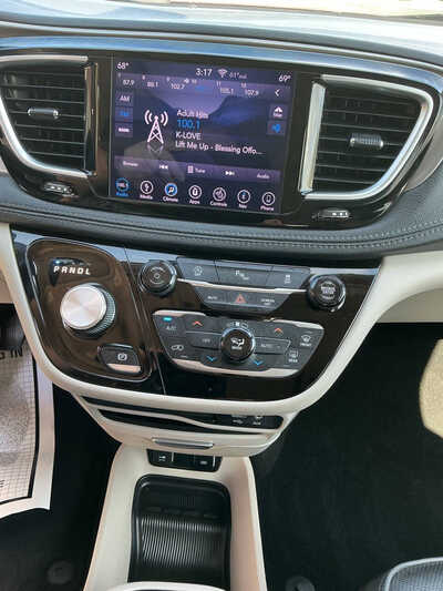 2018 Chrysler Pacifica, $14990. Photo 12