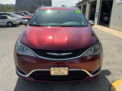 2018 Chrysler Pacifica, $14990. Photo 2