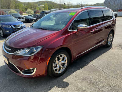 2018 Chrysler Pacifica, $14990. Photo 3