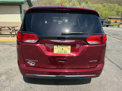 2018 Chrysler Pacifica, $14990. Photo 6