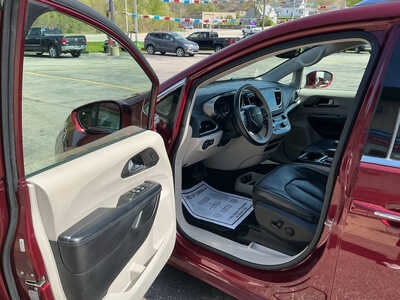 2018 Chrysler Pacifica, $14990. Photo 9
