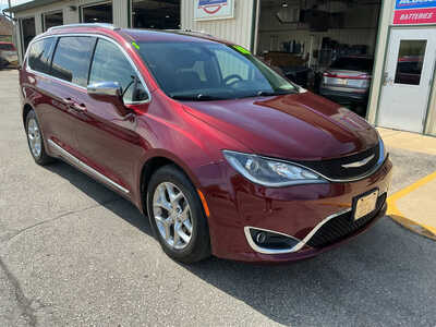 2018 Chrysler Pacifica, $14990. Photo 1