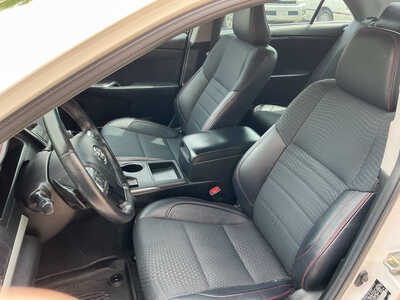 2015 Toyota Camry, $13990. Photo 11