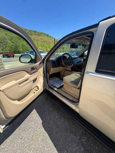 2012 Chevrolet Suburban, $7990. Photo 9