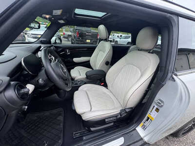 2022 MINI Cooper, $24990. Photo 11