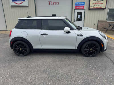2022 MINI Cooper, $24990. Photo 8