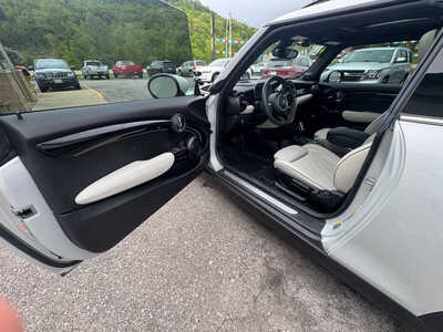 2022 MINI Cooper, $24990. Photo 9