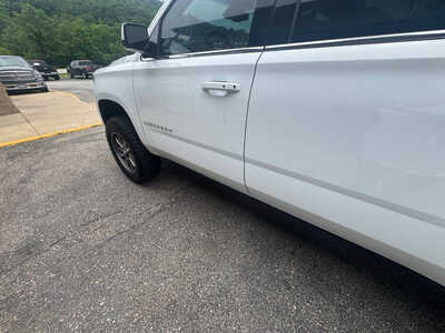 2017 Chevrolet Suburban, $22990. Photo 10
