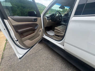 2017 Chevrolet Suburban, $22990. Photo 11