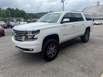 2017 Chevrolet Suburban, $22990. Photo 4