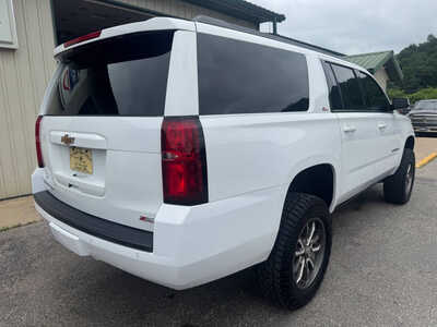 2017 Chevrolet Suburban, $22990. Photo 8